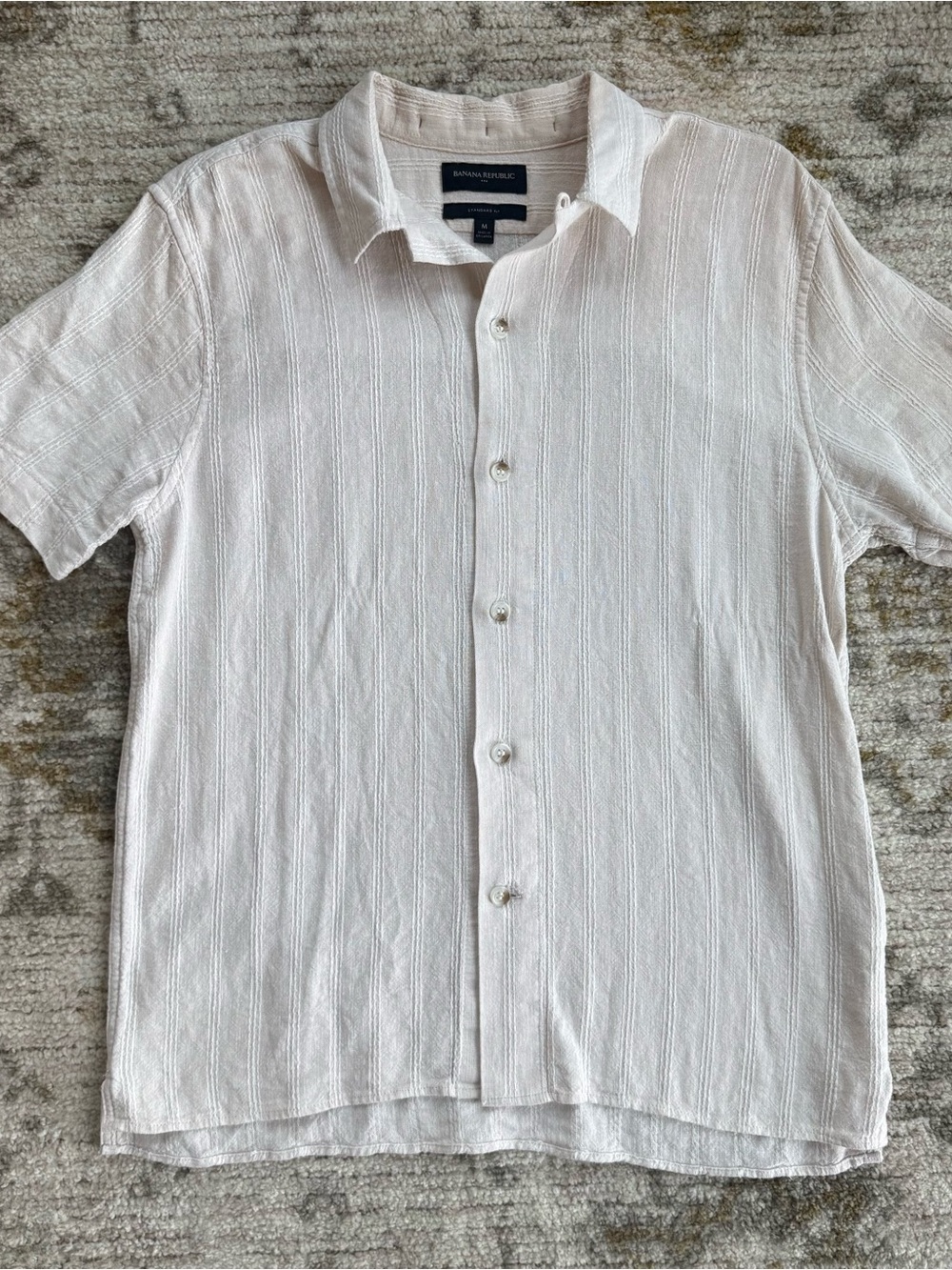 Banana Republic Linen Short-Sleeve Button-Up Shirt in Cream